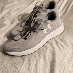 NWOT Under Armour running shoes